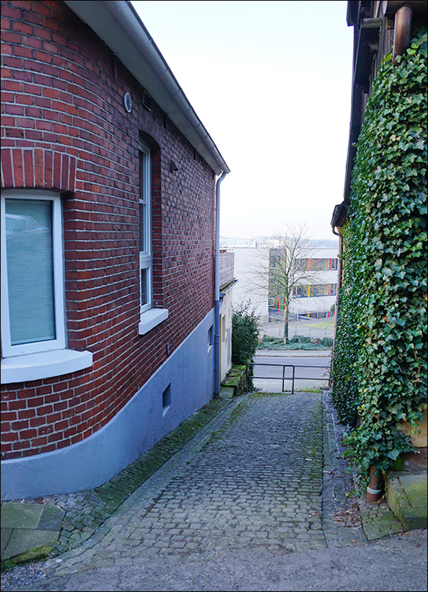 Blick durch die Schroerstiege nach Süden
