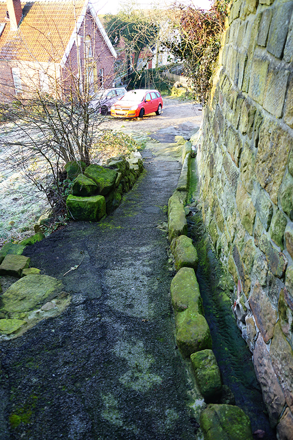 Leemhuisstiege, Hauptteil, hügelabwärts